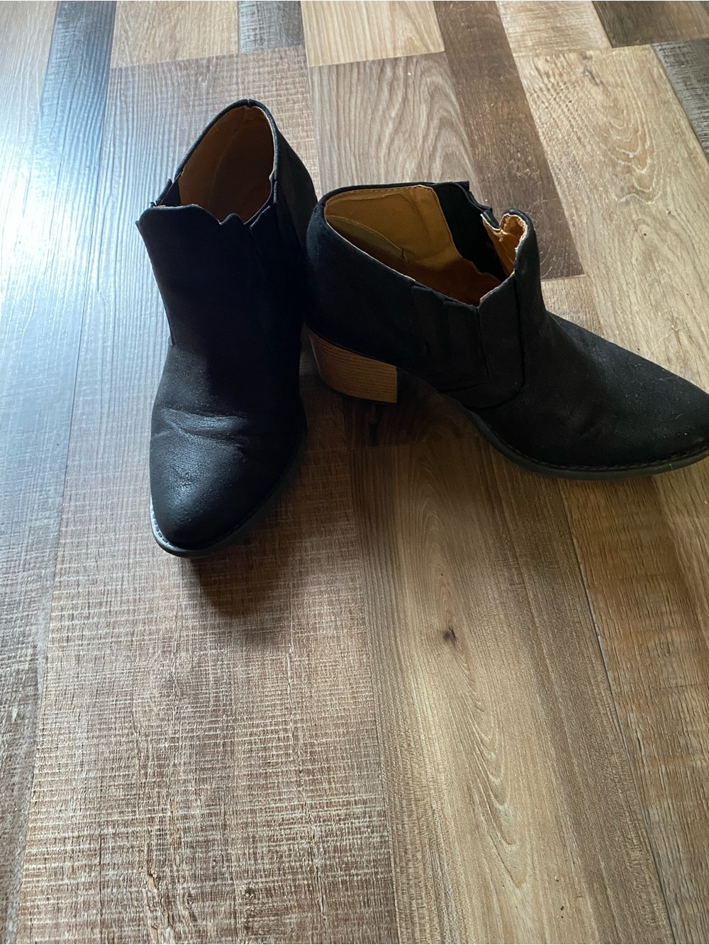 Qupid Black Scalloped Suede-Look Ankle Booties